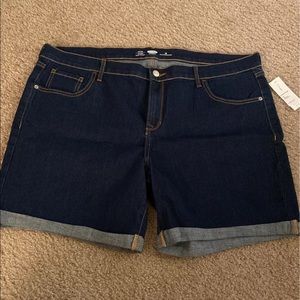 Old Navy Fitted Jean Shorts Size 18